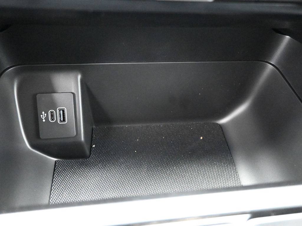 Vehicle image 30 of 32