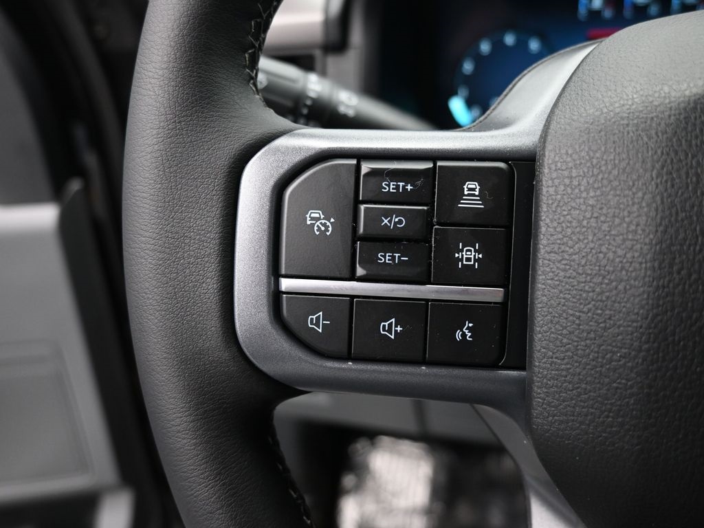 Vehicle image 15 of 32