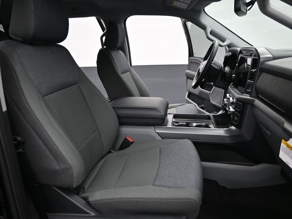 Vehicle image 29 of 32