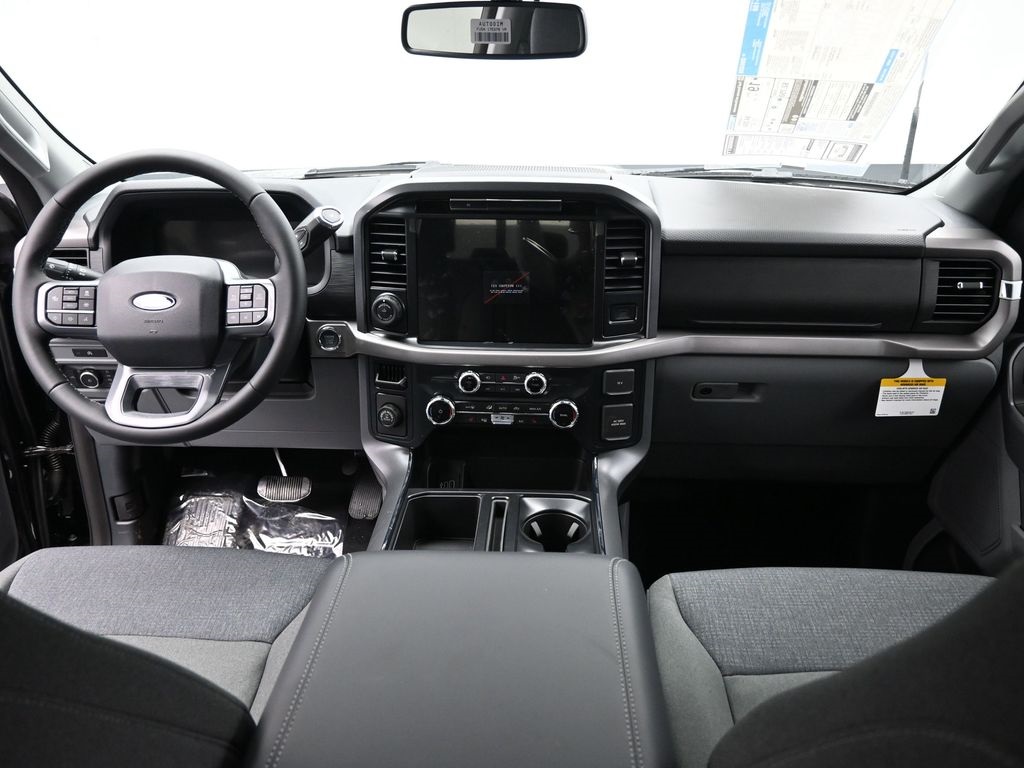 Vehicle image 21 of 32