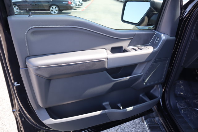Vehicle image 14 of 30