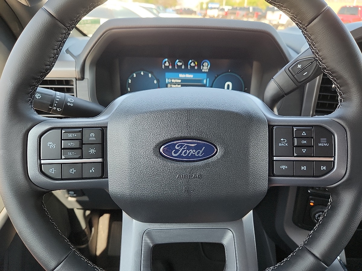 2025 Ford F-150 XLT Image 8 of 12