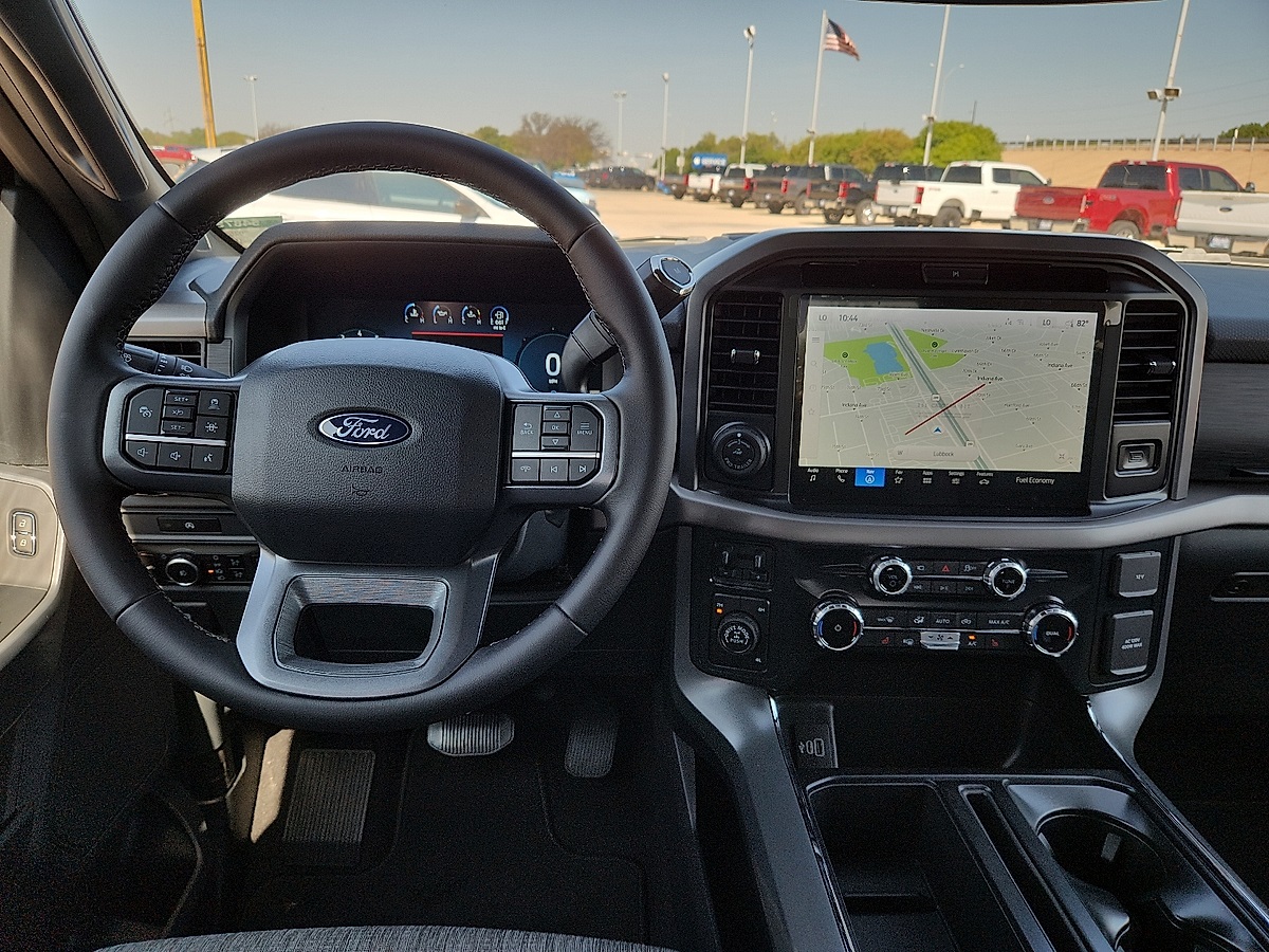 2025 Ford F-150 XLT Image 7 of 12