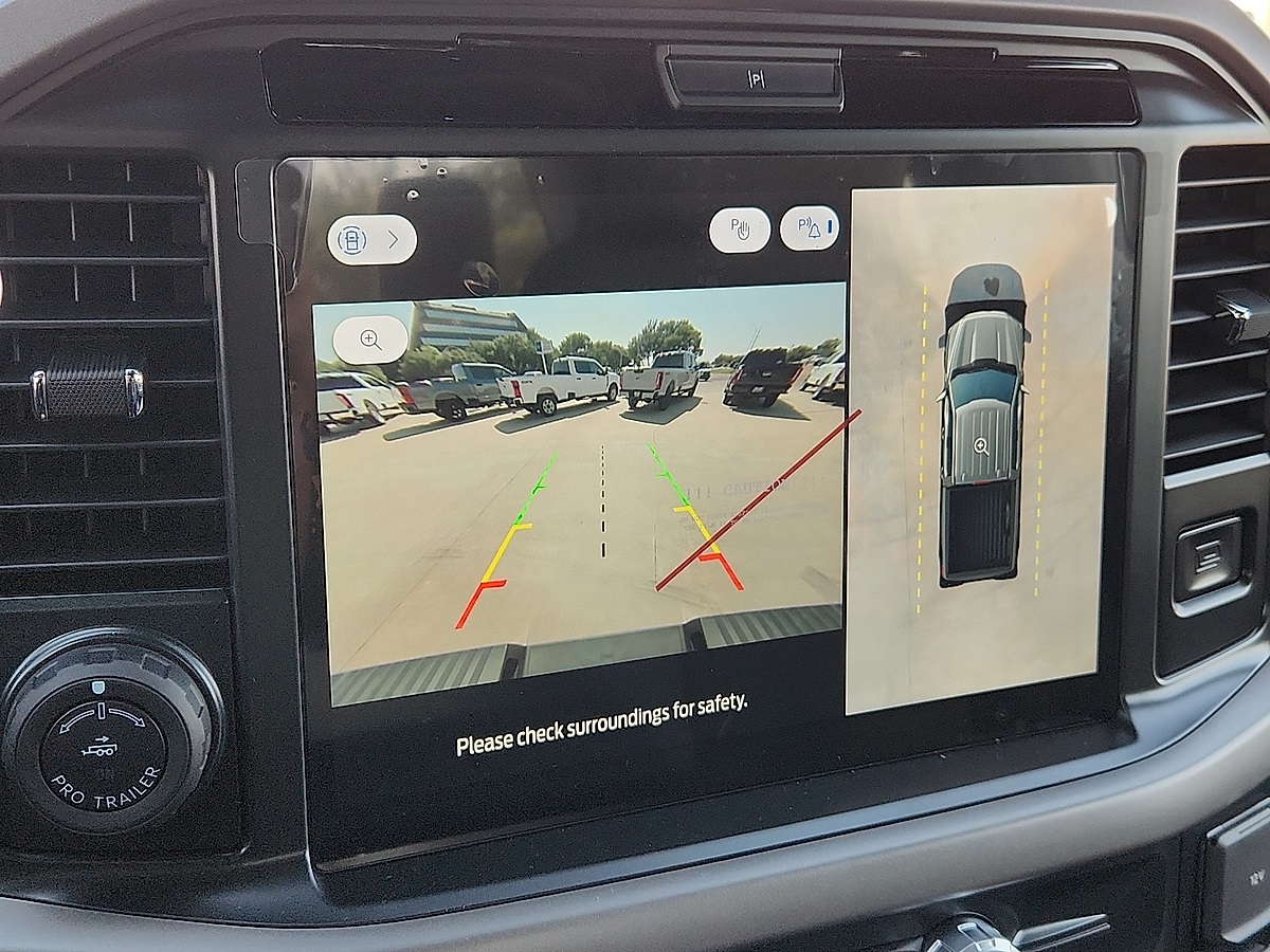 2025 Ford F-150 XLT Image 10 of 12