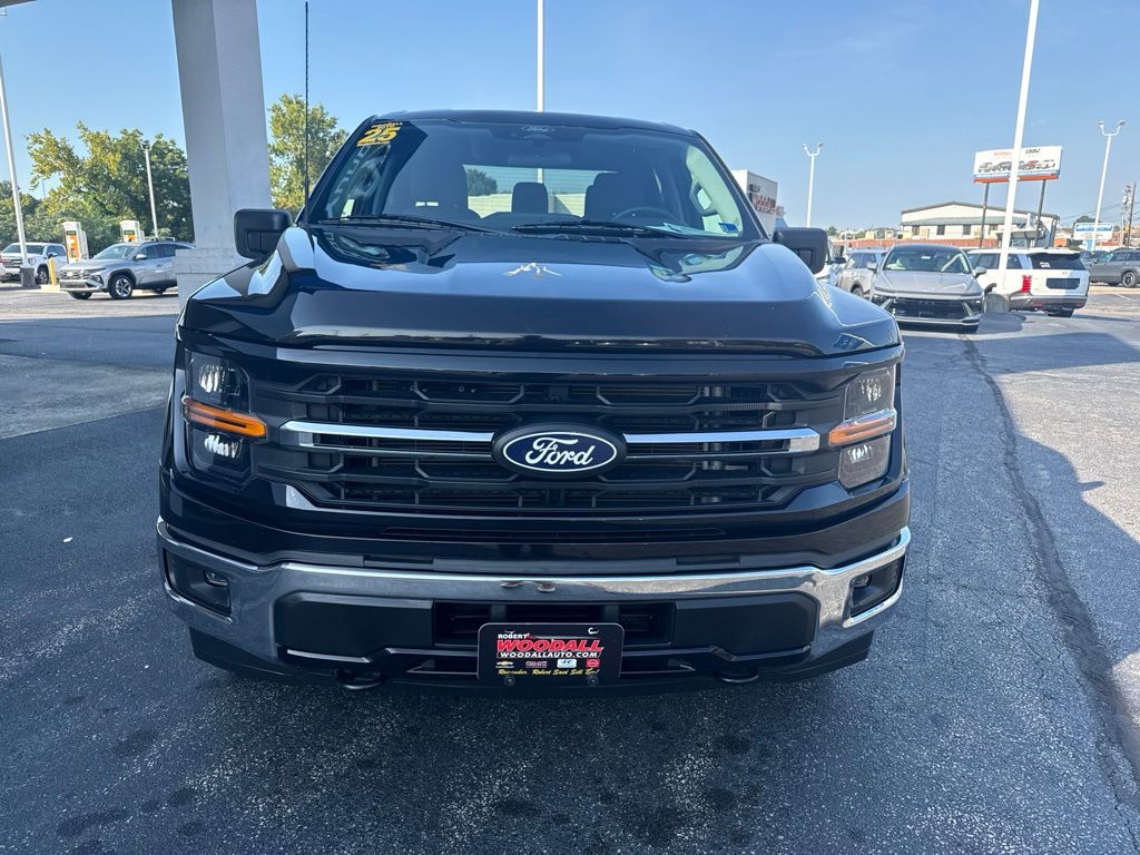 2025 Ford F-150 XLT Image 3 of 22
