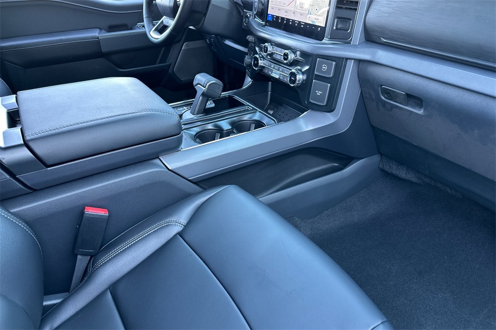 Vehicle image 15 of 27