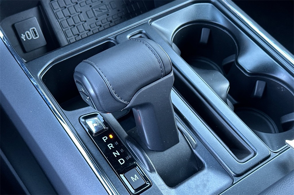 Vehicle image 21 of 27