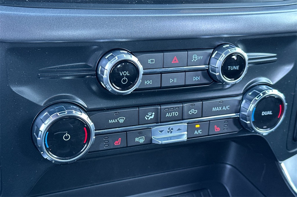 Vehicle image 20 of 27