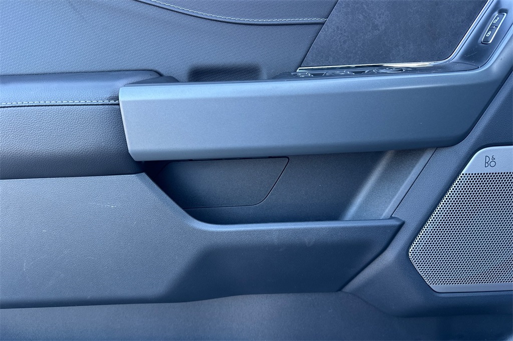 Vehicle image 11 of 27