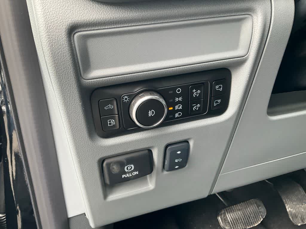 Vehicle image 23 of 28