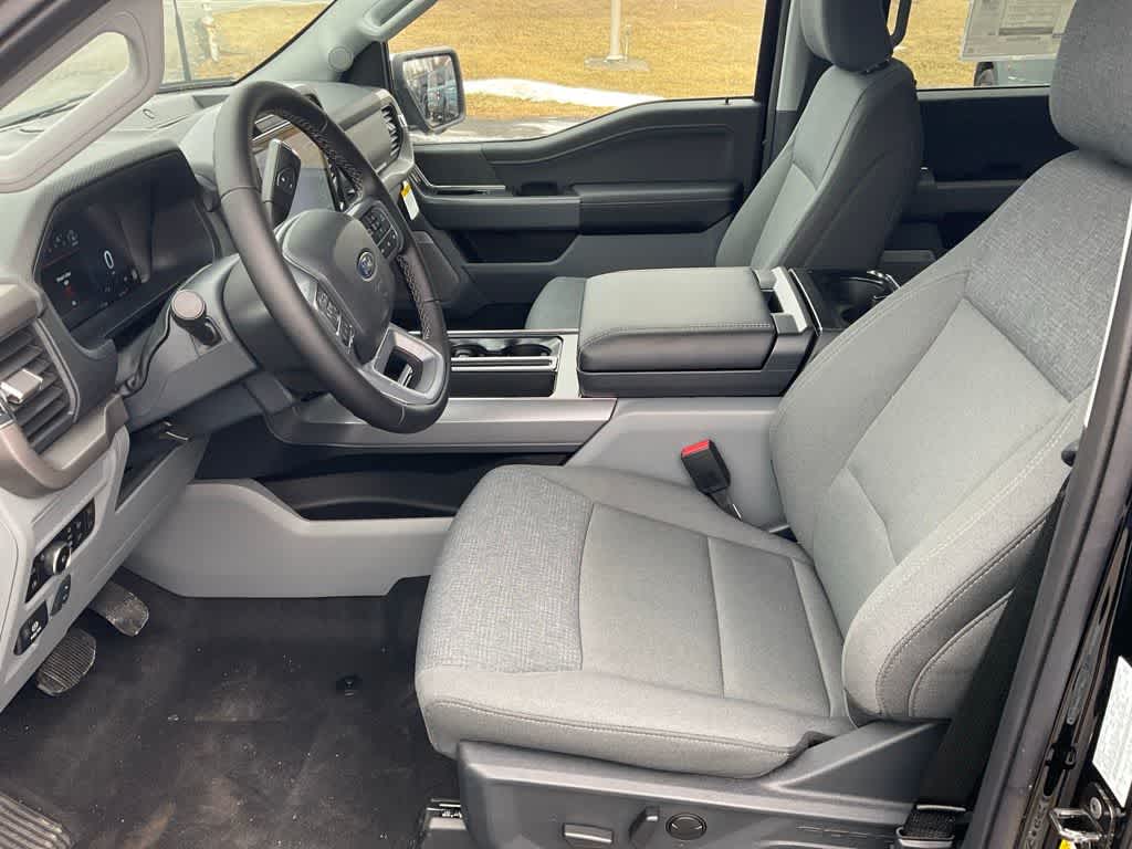 Vehicle image 13 of 28