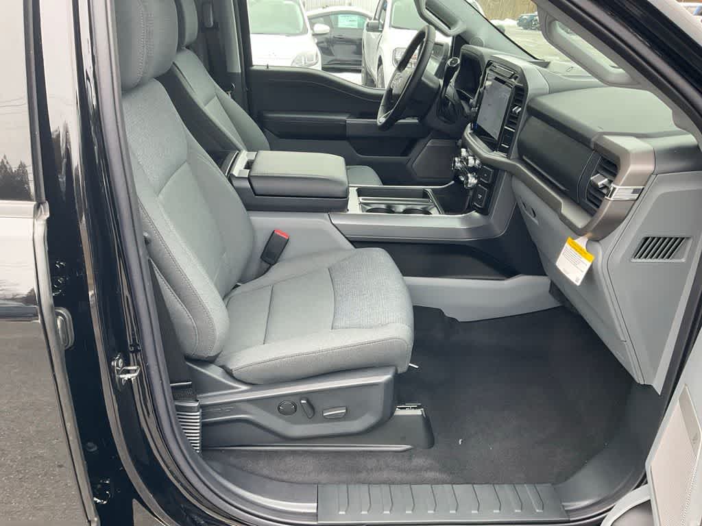 Vehicle image 14 of 28