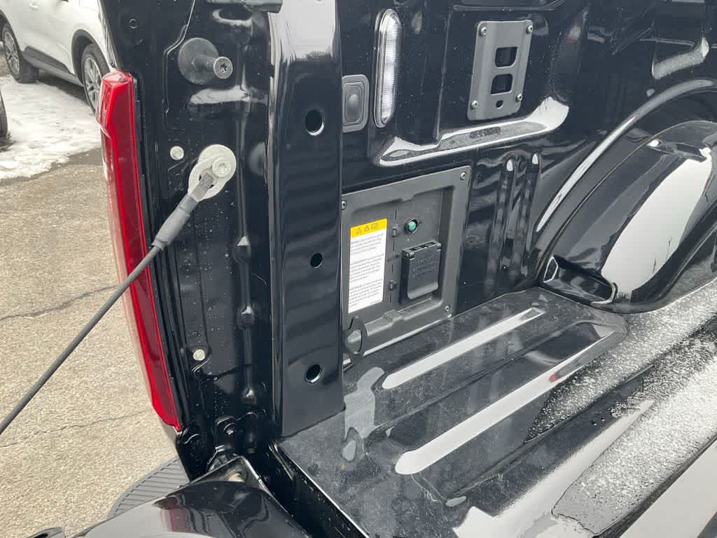 Vehicle image 25 of 28