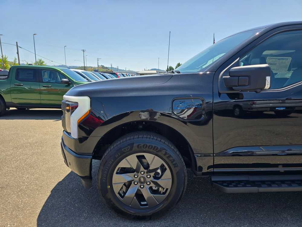 Vehicle image 9 of 22
