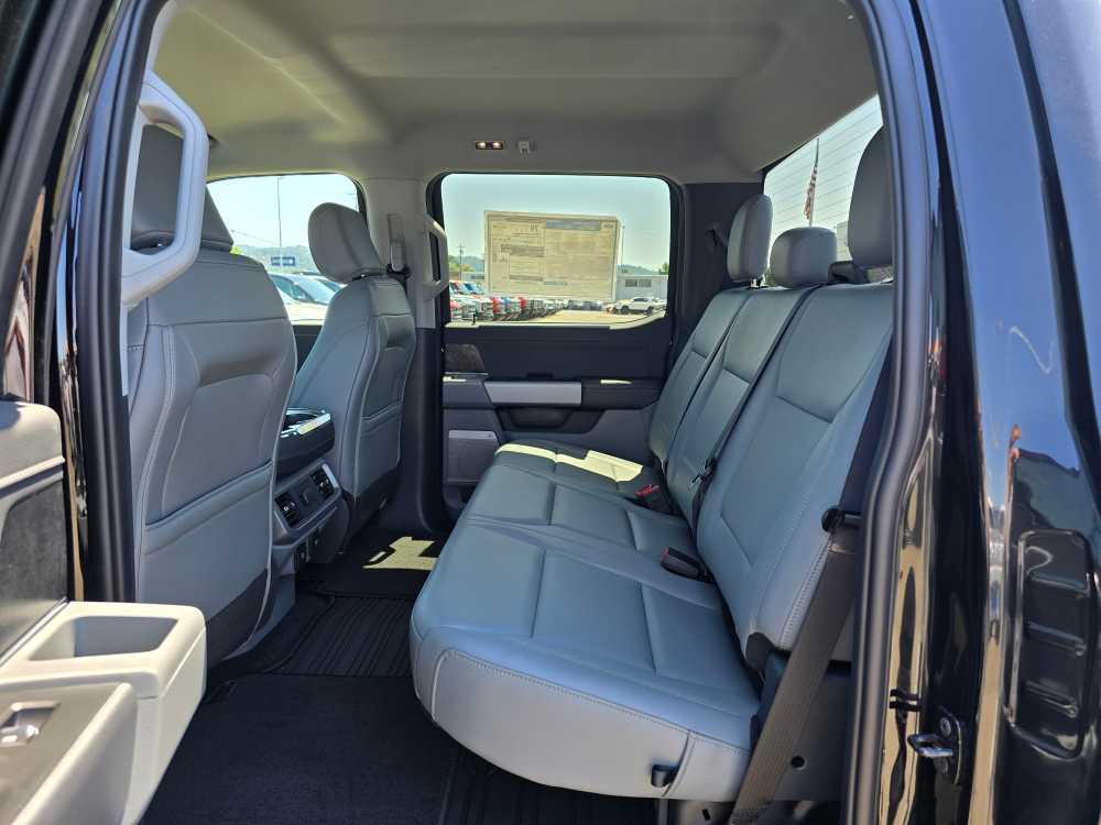 Vehicle image 18 of 22