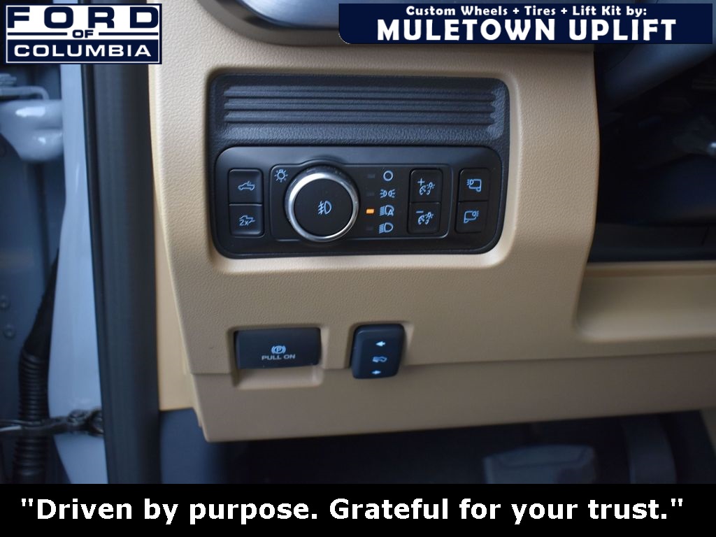 Vehicle image 36 of 43