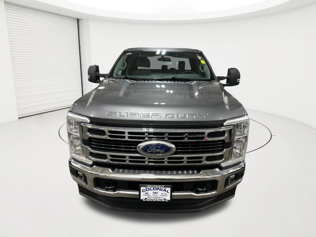 2025 Ford F-250 XLT Image 3 of 27