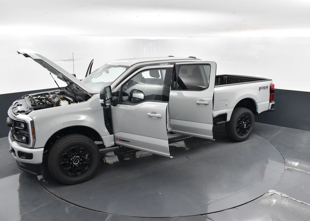 2025 Ford F-350 XLT Image 3 of 43