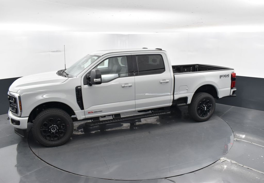 2025 Ford F-350 XLT Image 2 of 43