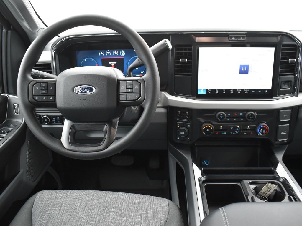 2025 Ford F-350 XLT Image 36 of 43