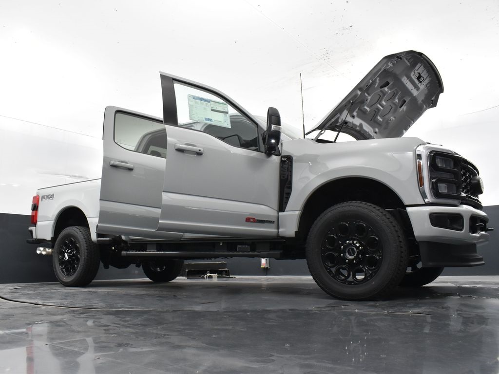 2025 Ford F-350 XLT Image 15 of 43