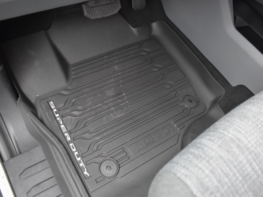 2025 Ford F-350 XLT Image 33 of 43