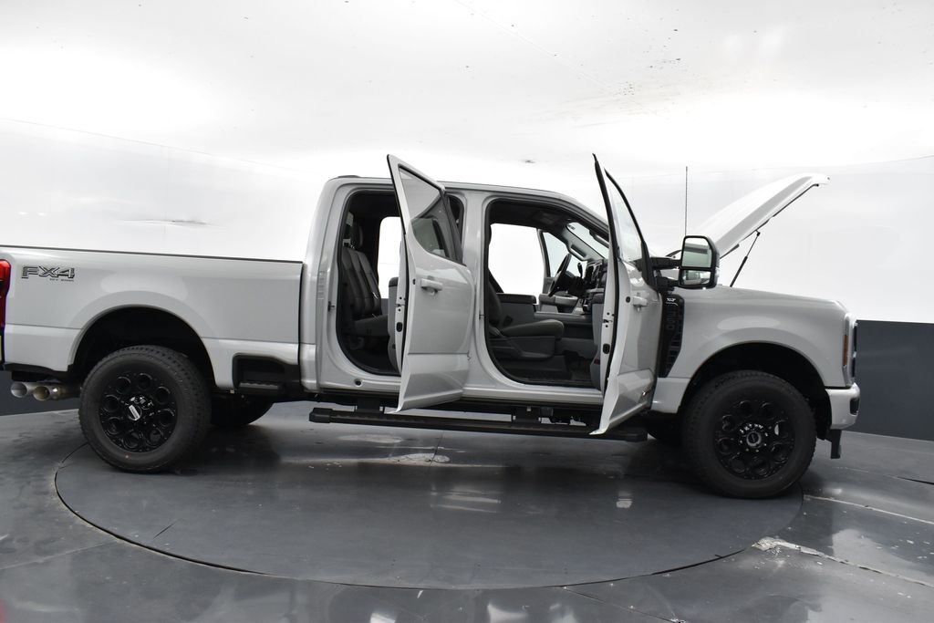 2025 Ford F-350 XLT Image 11 of 43