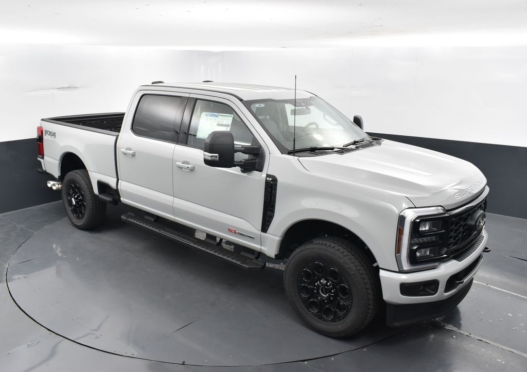 2025 Ford F-350 XLT Image 8 of 43