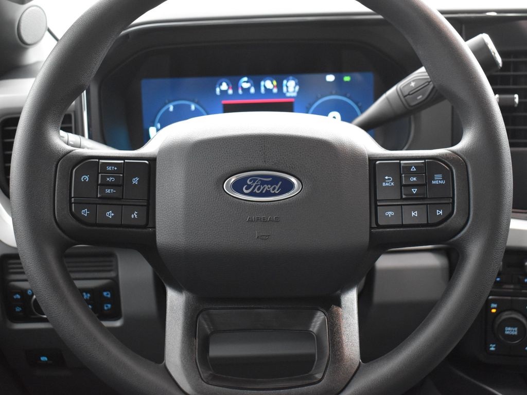 2025 Ford F-350 XLT Image 39 of 43