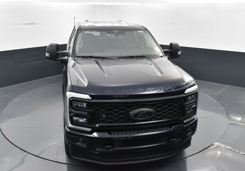 2025 Ford F-350 XLT Image 8 of 43