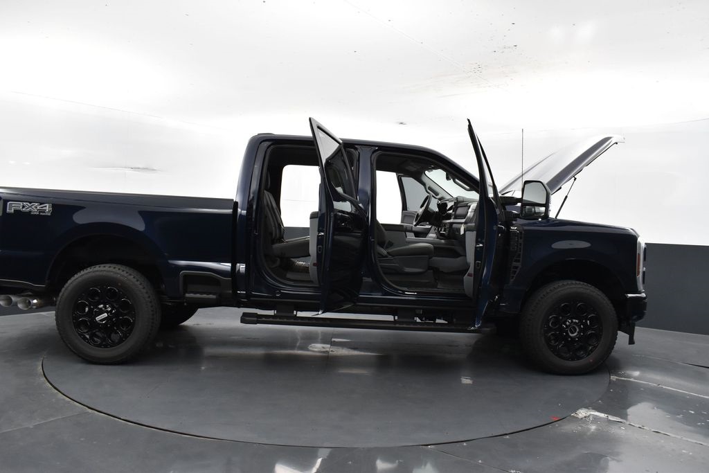 2025 Ford F-350 XLT Image 15 of 43
