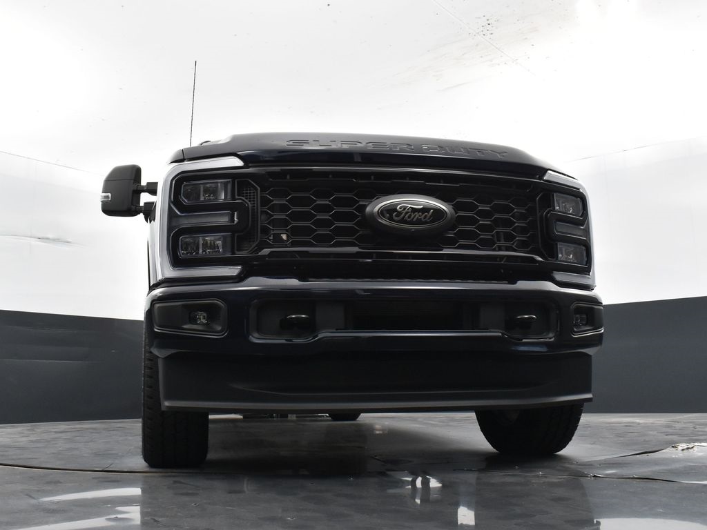 2025 Ford F-350 XLT Image 5 of 43