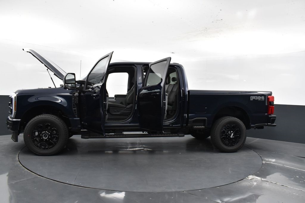 2025 Ford F-350 XLT Image 29 of 43