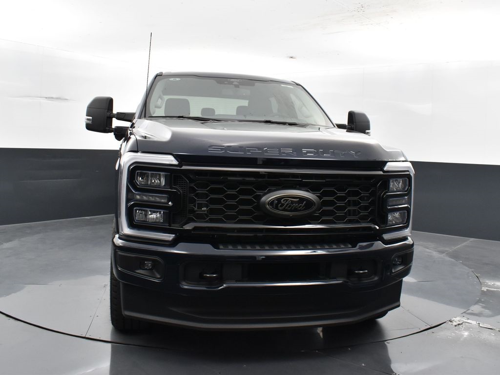 2025 Ford F-350 XLT Image 7 of 43