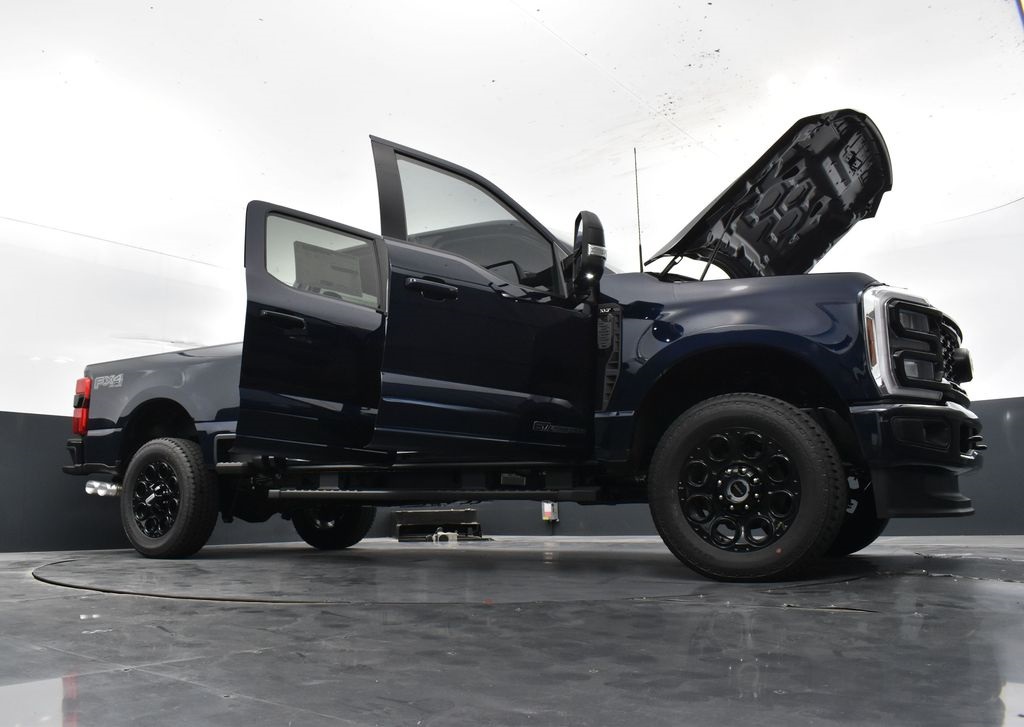 2025 Ford F-350 XLT Image 16 of 43