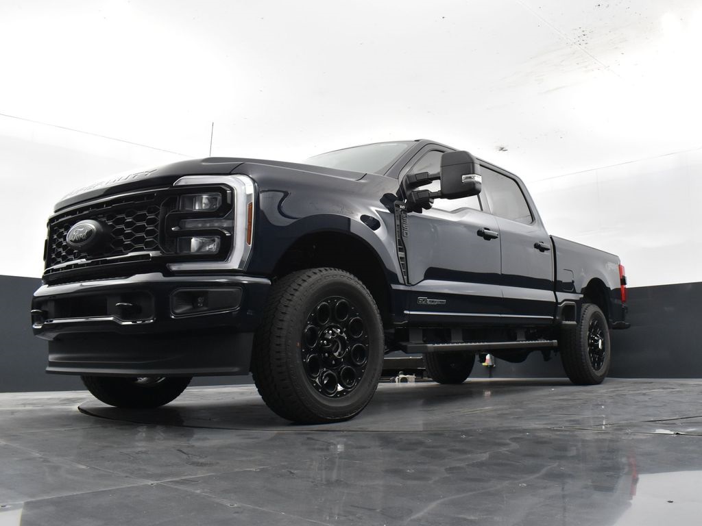 2025 Ford F-350 XLT Image 20 of 43