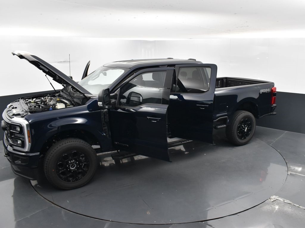 2025 Ford F-350 XLT Image 3 of 43