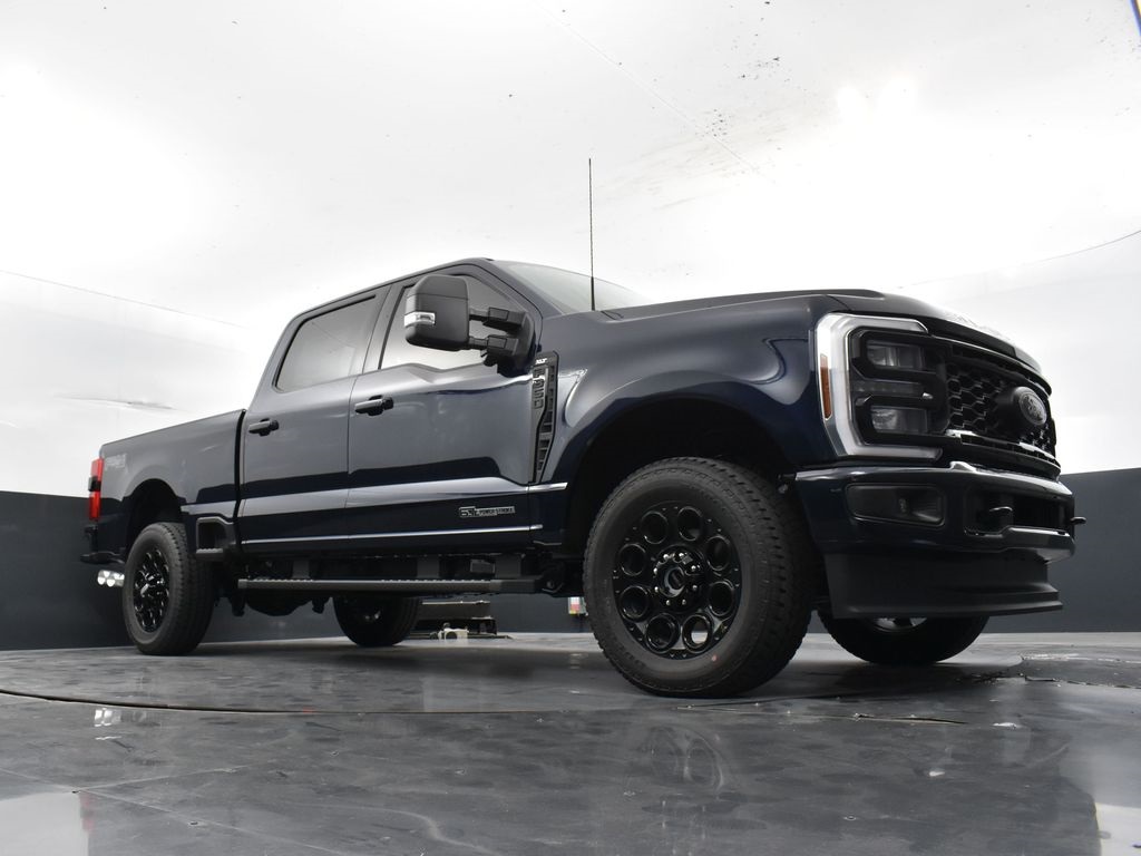 2025 Ford F-350 XLT Image 4 of 43