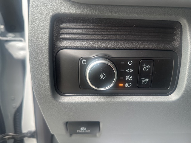 Vehicle image 33 of 48
