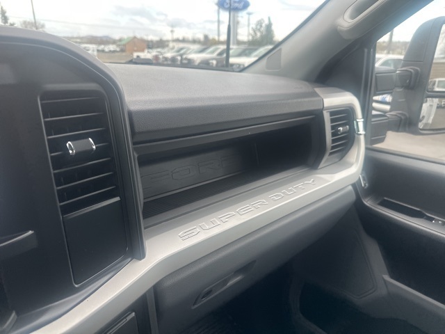 Vehicle image 45 of 48
