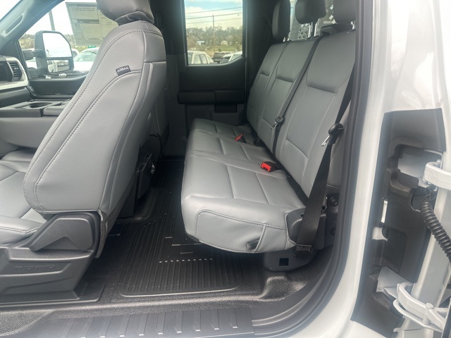 Vehicle image 28 of 48