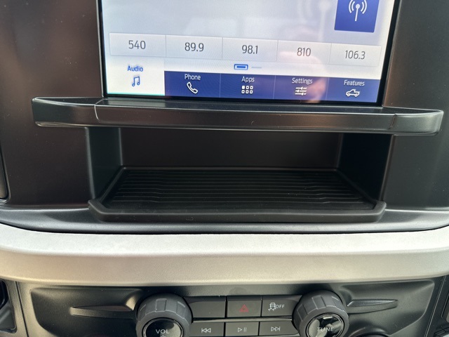 Vehicle image 32 of 44