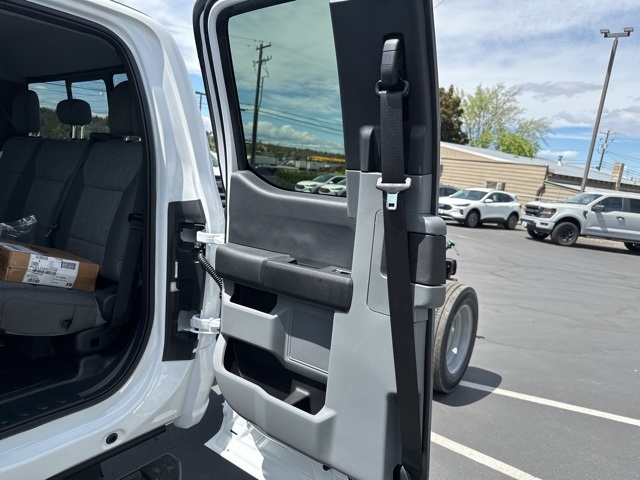 Vehicle image 19 of 44