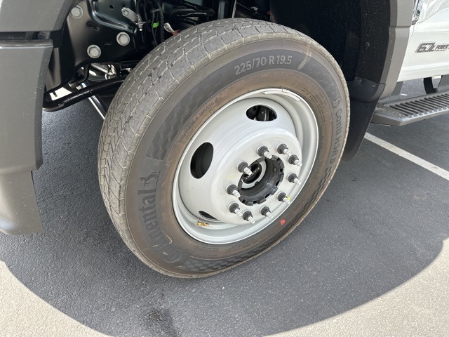 Vehicle image 11 of 44