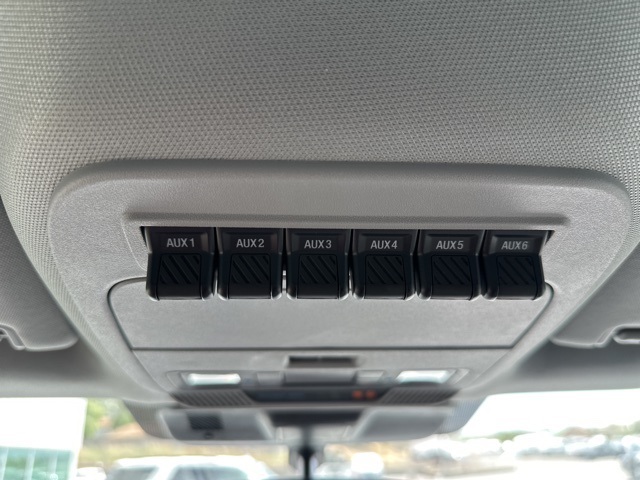 Vehicle image 42 of 44