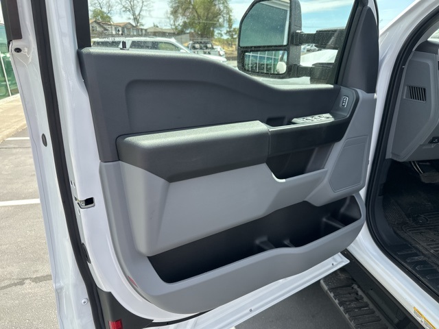 Vehicle image 15 of 44