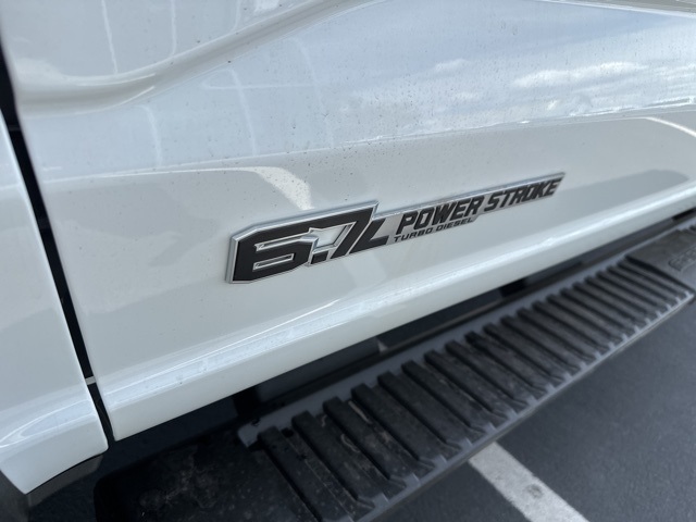 Vehicle image 14 of 44