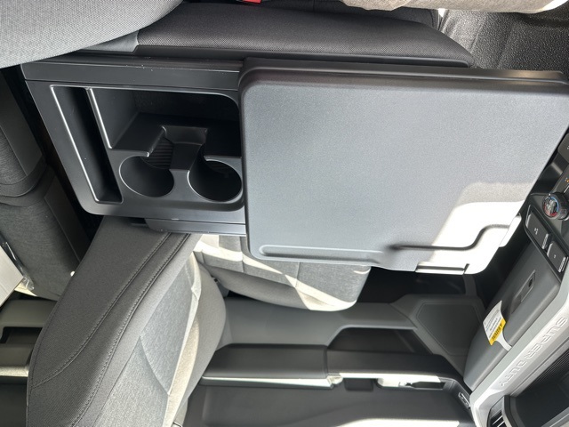 Vehicle image 40 of 44