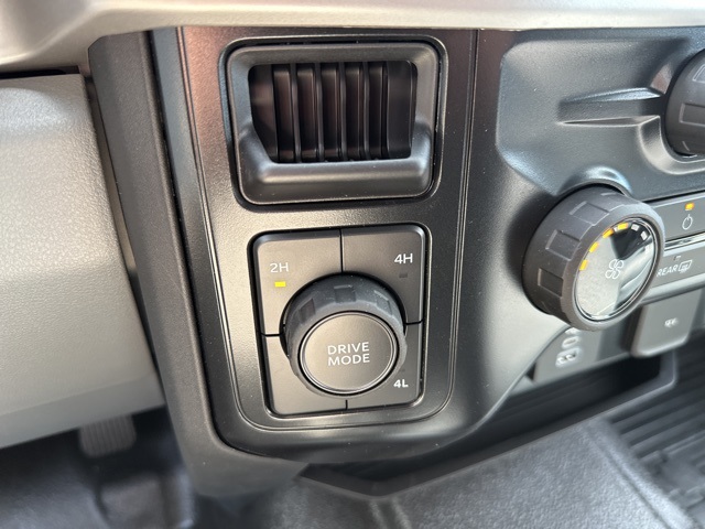 Vehicle image 33 of 44