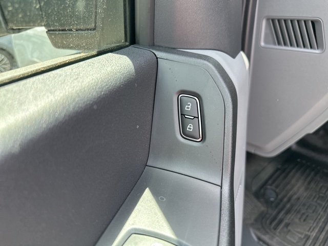 Vehicle image 16 of 44